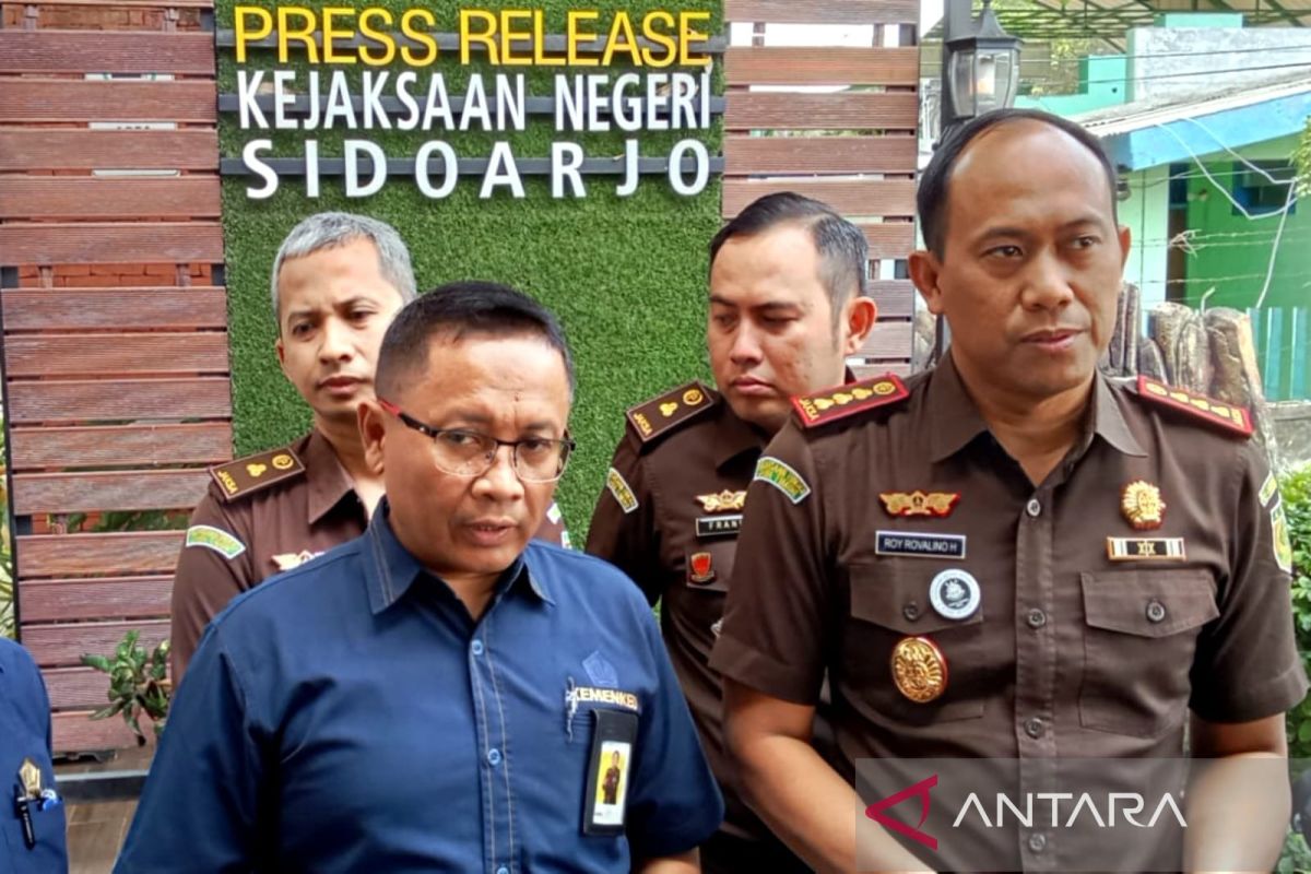 DJP Jatim II serahkan tersangka kasus perpajakan ke Kejari Sidoarjo